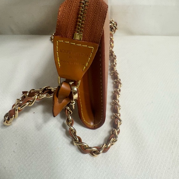 Louis Vuitton Accessory Pouch - Picture 4 of 11